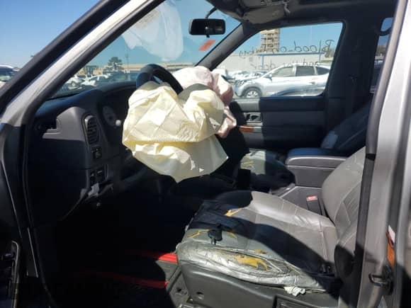 2000 Nissan Pathfinder XE with VIN JN8AR07S9YW419429, listed as a Copart auction lot 46833805 with Not provided miles and Salvage title. Bid and sale history available at DreamBid. Image 7.