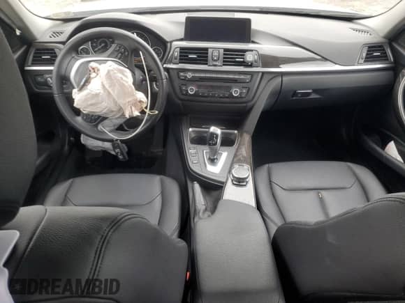 2015 BMW 3 Series 328i z VIN WBA3C1C51FK124273, wystawiony jako Copart lot #86590005 z przebiegiem 88 690 mil mil oraz Szkoda całkowita • Salvage title. Historia ofert i sprzedaży dostępna na DreamBid. Obrazek 8.