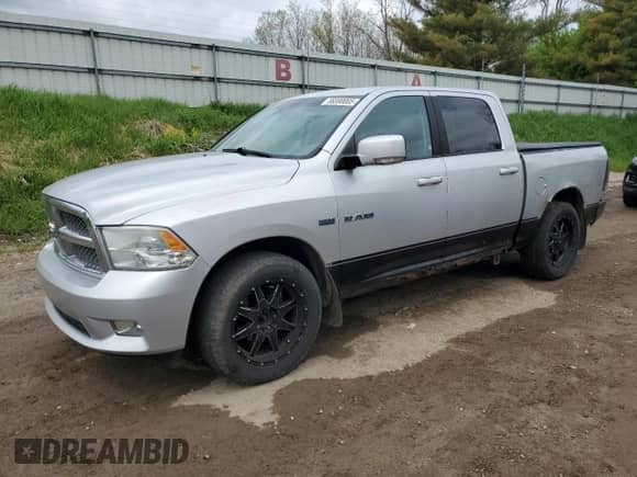 2010 Dodge 1500 Sport с VIN 1D7RV1CT6AS172534, выставлен на аукционе Copart как лот 56590005 с пробегом 261 812 миль миль и Списание • Salvage title. История ставок и продаж доступна на DreamBid. Изображение 1.