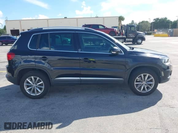 2017 Volkswagen Tiguan Wolfsburg Edition с VIN WVGRV7AX6HW507292, выставлен на аукционе IAAI как лот 43558648 с пробегом 60 125 миль миль и . История ставок и продаж доступна на DreamBid. Изображение 13.