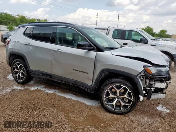 2025 Jeep Compass Limited with VIN 3C4NJDCN7ST561187, listed as a Copart auction lot 71038325 with 13,399 mi miles and Non repairable. Bid and sale history available at DreamBid. Image 4.