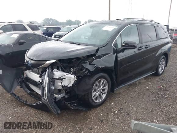 2025 Toyota Sienna LE with VIN 5TDBSKFC9SS157221, listed as a IAAI auction lot 42685132 with 6,759 mi miles and . Bid and sale history available at DreamBid. Image 2.