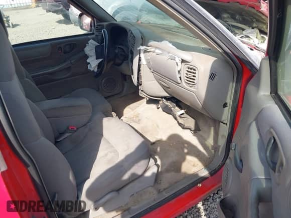 2003 Chevrolet S-10 LS с VIN 1GCCS19X638147572, выставлен на аукционе IAAI как лот 42533746 с пробегом Не указан миль и . История ставок и продаж доступна на DreamBid. Изображение 5.