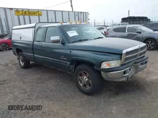 1996 Dodge 2500 z VIN 1B7KC23C6TJ168239, wystawiony jako IAAI lot #43289834 z przebiegiem 359 921 mil mil oraz . Historia ofert i sprzedaży dostępna na DreamBid. Obrazek 1.