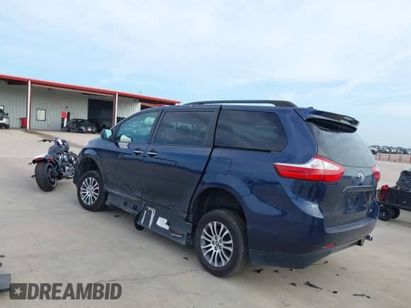 2019 Toyota Sienna XLE Auto Access Seat with VIN 5TDYZ3DC5KS983059, listed as a IAAI auction lot 42505168 with 69,231 mi miles and . Bid and sale history available at DreamBid. Image 3.