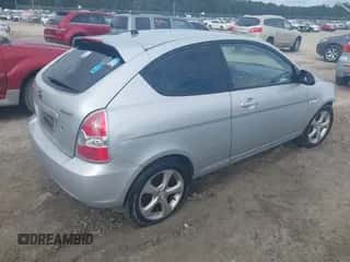 2007 Hyundai Accent SE z VIN KMHCN36C27U053055, wystawiony jako IAAI lot #43336722 z przebiegiem 203 644 mil mil oraz . Historia ofert i sprzedaży dostępna na DreamBid. Obrazek 4.