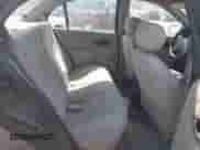 1999 Saturn SL z VIN 1G8ZK5272XZ225139, wystawiony jako IAAI lot #42662628 z przebiegiem 223 692 mil mil oraz . Historia ofert i sprzedaży dostępna na DreamBid. Obrazek 8.