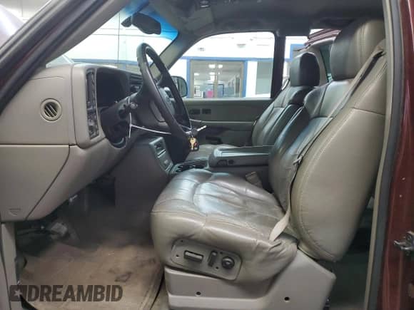 2000 Chevrolet Silverado 2500 LS с VIN 1GCGK29U2YE275751, выставлен на аукционе Copart как лот 82468044 с пробегом 169 643 миль миль и Чистый • Clean title. История ставок и продаж доступна на DreamBid. Изображение 7.