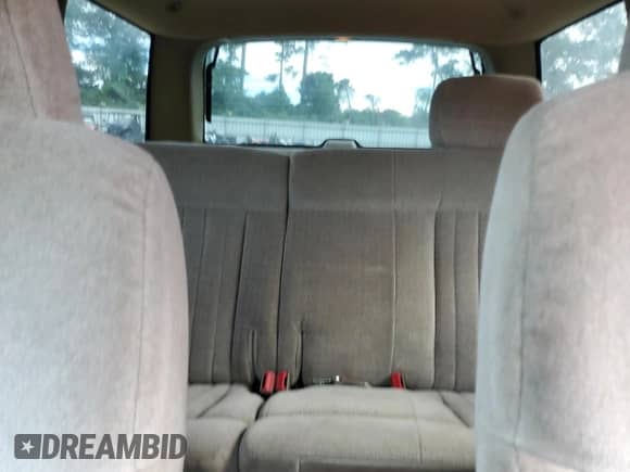 2002 Chevrolet Blazer LS z VIN 1GNCS13W12K142546, wystawiony jako Copart lot #61396545 z przebiegiem 187 079 mil mil oraz Szkoda całkowita • Salvage title. Historia ofert i sprzedaży dostępna na DreamBid. Obrazek 10.