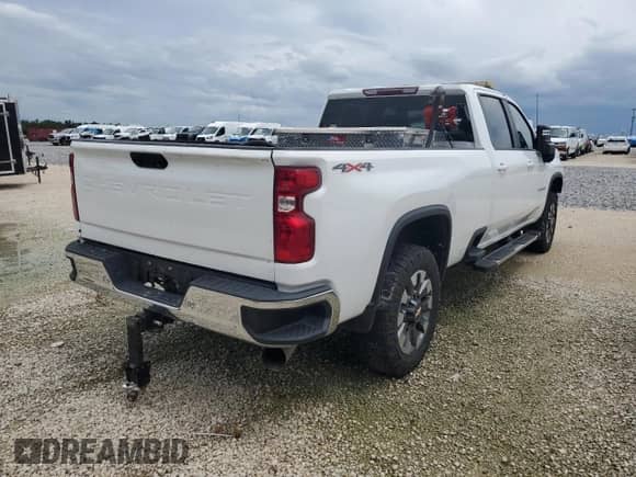 2022 Chevrolet Silverado 3500HD LT z VIN 1GC4YTEY8NF212479, wystawiony jako Copart lot #64277185 z przebiegiem 48 859 mil mil oraz Szkoda całkowita • Salvage title. Historia ofert i sprzedaży dostępna na DreamBid. Obrazek 3.