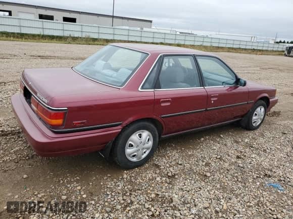 1991 Toyota Camry DLX z VIN 4T1SV21E3MU440269, wystawiony jako Copart lot #81448495 z przebiegiem 153 542 mil mil oraz Czysty tytuł • Clean title. Historia ofert i sprzedaży dostępna na DreamBid. Obrazek 3.