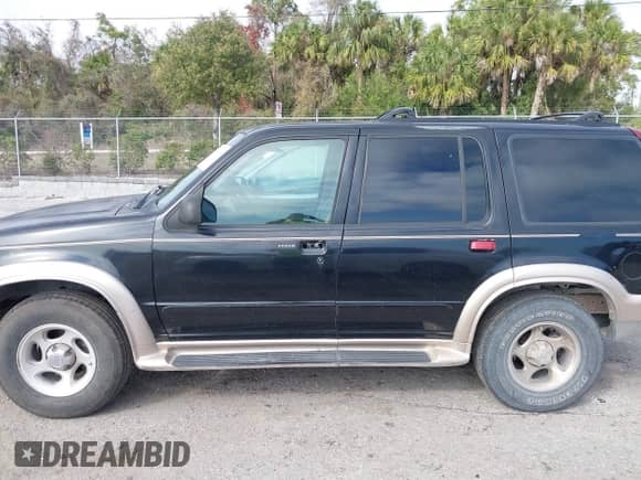 2000 Ford Explorer Eddie Bauer with VIN 1FMZU64EXYZA74923, listed as a IAAI auction lot 41504088 with 254,021 mi miles and . Bid and sale history available at DreamBid. Image 14.