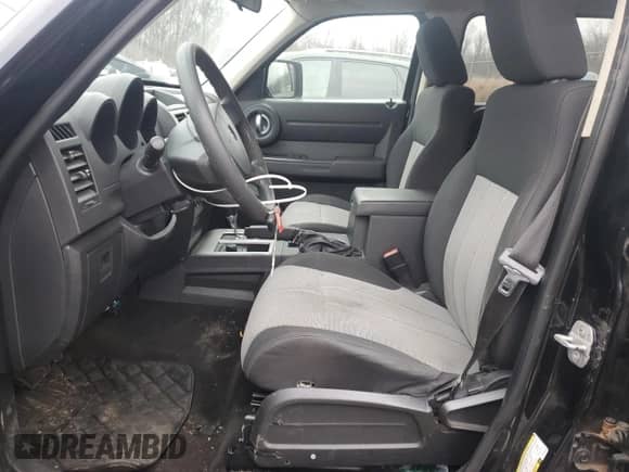 2009 Dodge Nitro SXT с VIN 1D8GU28K69W522373, выставлен на аукционе Copart как лот 86583224 с пробегом 254 849 миль миль и Списание • Salvage title. История ставок и продаж доступна на DreamBid. Изображение 7.