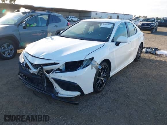 2023 Toyota Camry SE z VIN 4T1G11AK9PU754112, wystawiony jako IAAI lot #43452531 z przebiegiem 22 250 mil mil oraz . Historia ofert i sprzedaży dostępna na DreamBid. Obrazek 2.