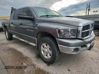 2006 Dodge 2500 Laramie z VIN 3D7KS29C96G136102, wystawiony jako Copart lot #70847475 z przebiegiem 150 732 mil mil oraz Czysty tytuł • Clean title. Historia ofert i sprzedaży dostępna na DreamBid. Obrazek 4.