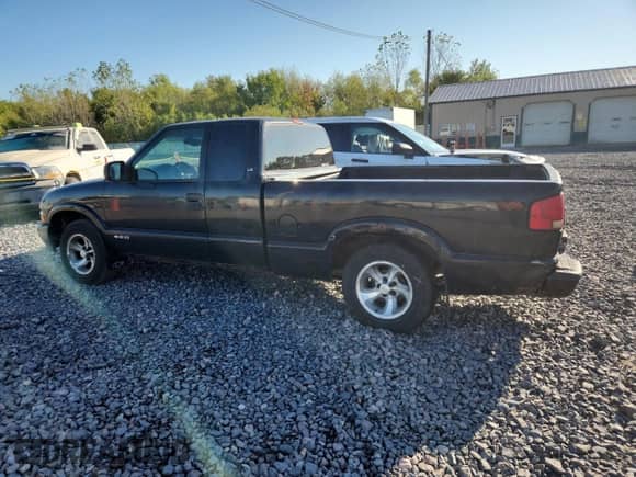 2001 Chevrolet S-10 LS с VIN 1GCCS19W118225163, выставлен на аукционе Copart как лот 81863075 с пробегом 177 489 миль миль и Списание • Salvage title. История ставок и продаж доступна на DreamBid. Изображение 2.