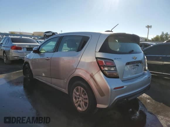 2020 Chevrolet Sonic LT z VIN 1G1JG6SB3L4131673, wystawiony jako Copart lot #85549805 z przebiegiem 99 999 mil mil oraz Czysty tytuł • Clean title. Historia ofert i sprzedaży dostępna na DreamBid. Obrazek 2.