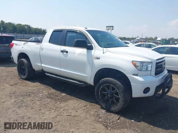 2011 Toyota Tundra с VIN 5TFUY5F1XBX203432, выставлен на аукционе IAAI как лот 43246915 с пробегом 240 202 миль миль и . История ставок и продаж доступна на DreamBid. Изображение 1.