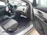 2012 Chevrolet Cruze LS с VIN 1G1PC5SH5C7267984, выставлен на аукционе IAAI как лот 42032898 с пробегом 105 489 миль миль и . История ставок и продаж доступна на DreamBid. Изображение 5.