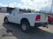 2019 Ram 1500 Express z VIN 3C6JR6AT9KG585690, wystawiony jako IAAI lot #41594081 z przebiegiem 15 523 mil mil oraz . Historia ofert i sprzedaży dostępna na DreamBid. Obrazek 3.