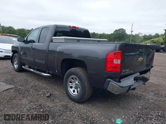 2010 Chevrolet Silverado 1500 LT z VIN 1GCSKSEA0AZ115677, wystawiony jako IAAI lot #43161509 z przebiegiem 103 633 mil mil oraz . Historia ofert i sprzedaży dostępna na DreamBid. Obrazek 3.