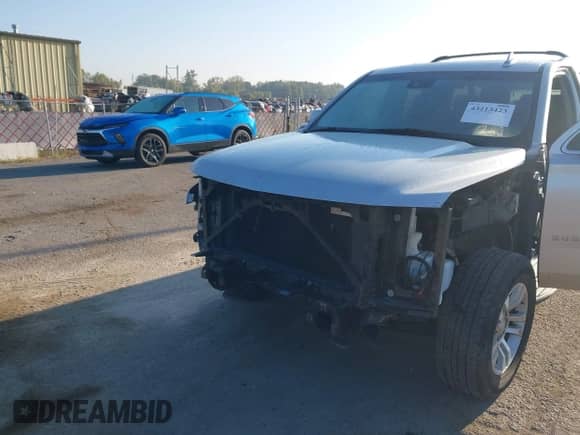 2020 Chevrolet Suburban LT with VIN 1GNSKHKC6LR304885, listed as a IAAI auction lot 43213423 with 179,235 mi miles and . Bid and sale history available at DreamBid. Image 6.