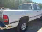 1996 Dodge 1500 z VIN 3B7HF13Z5TG183008, wystawiony jako IAAI lot #42320792 z przebiegiem 446 432 mil mil oraz . Historia ofert i sprzedaży dostępna na DreamBid. Obrazek 13.