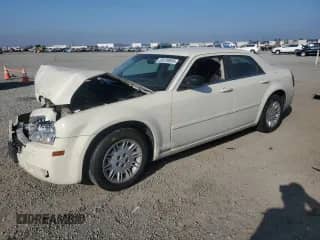 2006 Chrysler 300 with VIN 2C3KA43R26H309775, listed as a Copart auction lot 69139595 with 121,645 mi miles and Salvage title. Bid and sale history available at DreamBid. Image 1.