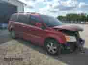 2010 Dodge Grand Caravan SXT with VIN 2D4RN5DX5AR125907, listed as a Copart auction lot 69637335 with 211,789 mi miles and Salvage title. Bid and sale history available at DreamBid. Image 4.