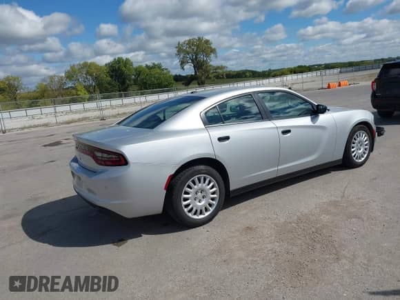 2020 Dodge Charger Police z VIN 2C3CDXKTXLH124217, wystawiony jako IAAI lot #43154620 z przebiegiem 119 464 mil mil oraz . Historia ofert i sprzedaży dostępna na DreamBid. Obrazek 4.