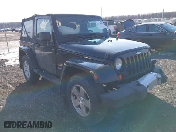 2012 Jeep Wrangler Sahara z VIN 1C4GJWBG4CL164203, wystawiony jako IAAI lot #41428441 z przebiegiem 94 776 mil mil oraz . Historia ofert i sprzedaży dostępna na DreamBid. Obrazek 1.