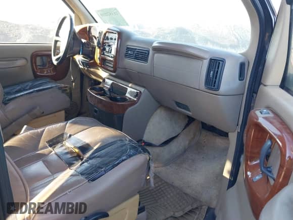 2000 Chevrolet Express Cargo YF7 z VIN 1GBFG15R6Y1173065, wystawiony jako IAAI lot #41357260 z przebiegiem 242 540 mil mil oraz . Historia ofert i sprzedaży dostępna na DreamBid. Obrazek 5.