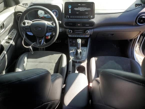 2023 Hyundai Kona с VIN KM8KH3AC3PU011357, выставлен на аукционе Copart как лот 84012955 с пробегом 39 639 миль миль и Списание • Salvage title. История ставок и продаж доступна на DreamBid. Изображение 8.