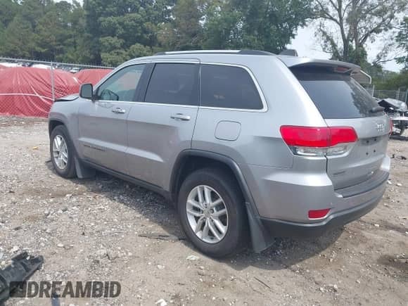 2018 Jeep Grand Cherokee Laredo z VIN 1C4RJEAG2JC172558, wystawiony jako IAAI lot #43256975 z przebiegiem 97 436 mil mil oraz . Historia ofert i sprzedaży dostępna na DreamBid. Obrazek 3.