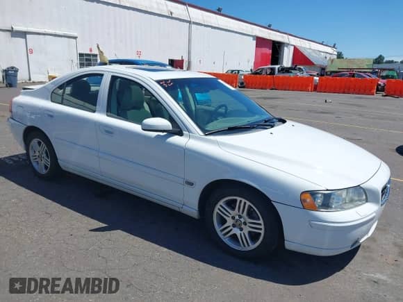 2005 Volvo S60 с VIN YV1RS592452432485, выставлен на аукционе IAAI как лот 42663011 с пробегом 177 739 миль миль и . История ставок и продаж доступна на DreamBid. Изображение 1.