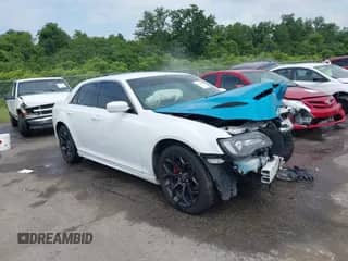 2019 Chrysler 300 S с VIN 2C3CCABT1KH704891, выставлен на аукционе IAAI как лот 42578814 с пробегом 134 287 миль миль и . История ставок и продаж доступна на DreamBid. Изображение 1.