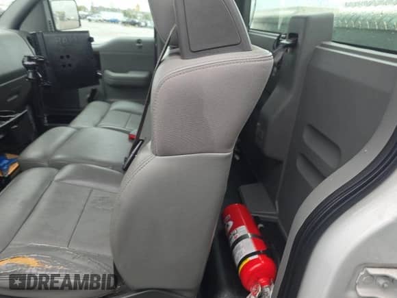 2005 Ford F-150 XL z VIN 1FTRF12WX5KE14539, wystawiony jako IAAI lot #43600244 z przebiegiem 180 608 mil mil oraz . Historia ofert i sprzedaży dostępna na DreamBid. Obrazek 40.