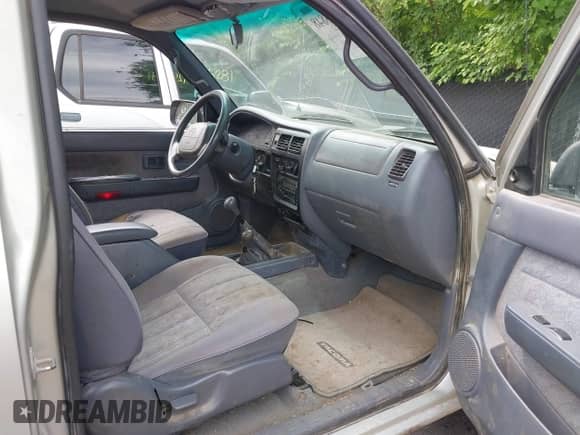2000 Toyota Tacoma with VIN 4TAWM72N7YZ646025, listed as a IAAI auction lot 42515848 with 156,551 mi miles and . Bid and sale history available at DreamBid. Image 5.