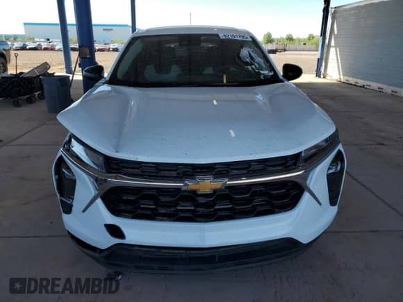 2024 Chevrolet Trax LS z VIN KL77LFE21RC186157, wystawiony jako Copart lot #82101795 z przebiegiem 26 789 mil mil oraz Szkoda całkowita • Salvage title. Historia ofert i sprzedaży dostępna na DreamBid. Obrazek 5.