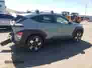 2025 Hyundai Kona SEL Convenience с VIN KM8HCCAB2SU202230, выставлен на аукционе Copart как лот 45499185 с пробегом 4 097 миль миль и Списание • Salvage title. История ставок и продаж доступна на DreamBid. Изображение 3.