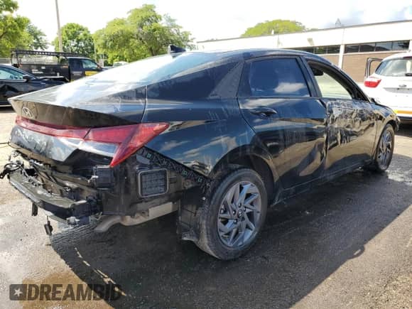 2024 Hyundai Elantra SEL with VIN KMHLM4DG5RU773189, listed as a Copart auction lot 64824825 with 72,830 mi miles and Clean title. Bid and sale history available at DreamBid. Image 3.