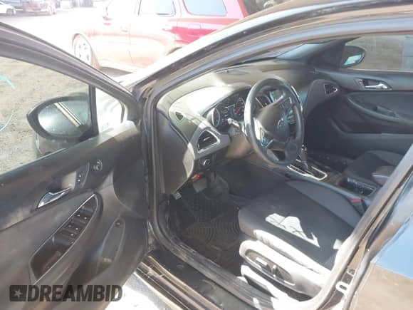 2019 Chevrolet Cruze LT с VIN 1G1BE5SMXK7141121, выставлен на аукционе IAAI как лот 43289806 с пробегом 144 080 миль миль и . История ставок и продаж доступна на DreamBid. Изображение 17.