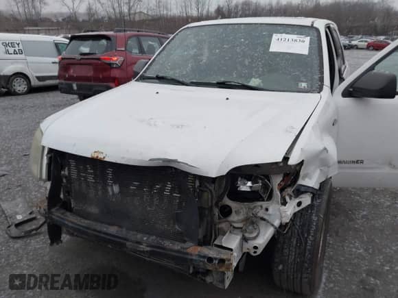 2008 Mercury Mariner with VIN 4M2CU91128KJ03668, listed as a IAAI auction lot 41213830 with 240,480 mi miles and . Bid and sale history available at DreamBid. Image 6.