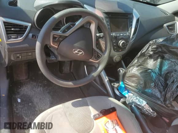 2012 Hyundai Veloster w/Red Int z VIN KMHTC6AD9CU074292, wystawiony jako Copart lot #56371095 z przebiegiem Nie podano mil oraz Czysty tytuł • Clean title. Historia ofert i sprzedaży dostępna na DreamBid. Obrazek 8.