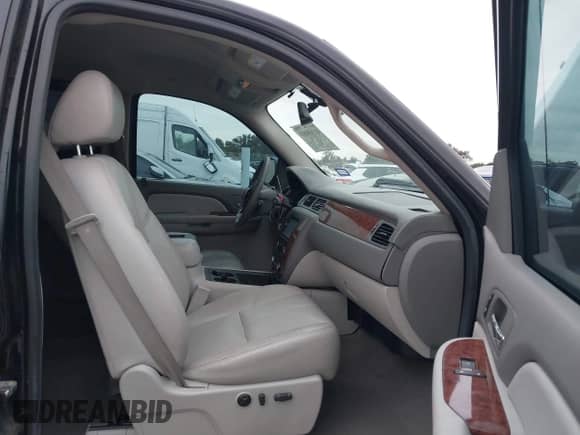 2008 Chevrolet Silverado 1500 1LT with VIN 3GCEC13048G302896, listed as a IAAI auction lot 41365053 with 186,722 mi miles and . Bid and sale history available at DreamBid. Image 5.