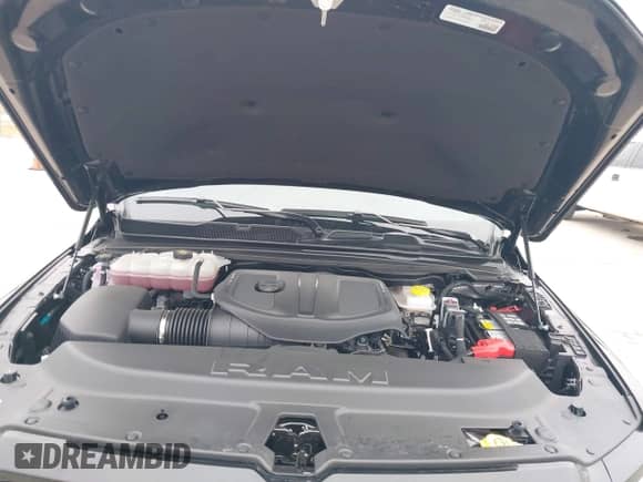 2025 Ram 1500 Big Horn z VIN 1C6RREFP3SN634401, wystawiony jako IAAI lot #41434346 z przebiegiem 4 226 mil mil oraz . Historia ofert i sprzedaży dostępna na DreamBid. Obrazek 10.