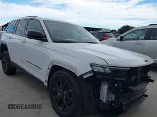 2025 Jeep Grand Cherokee Altitude with VIN 1C4RJGAG0SC266712, listed as a IAAI auction lot 42792449 with 5,453 mi miles and . Bid and sale history available at DreamBid. Image 1.