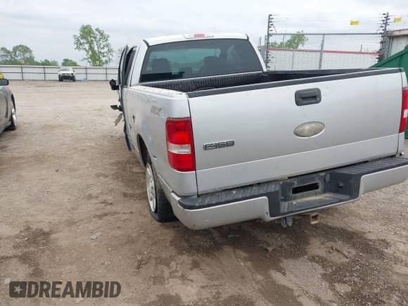 2006 Ford F-150 XL z VIN 1FTRF12296NA14257, wystawiony jako IAAI lot #42070801 z przebiegiem Nie podano mil oraz . Historia ofert i sprzedaży dostępna na DreamBid. Obrazek 3.