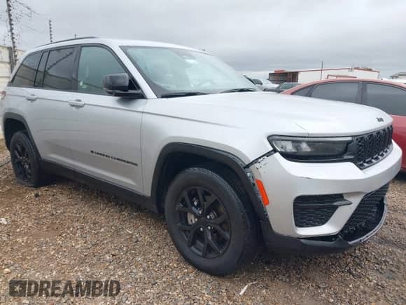 2024 Jeep Grand Cherokee Altitude z VIN 1C4RJHAG9RC109065, wystawiony jako IAAI lot #43547039 z przebiegiem 53 262 mil mil oraz . Historia ofert i sprzedaży dostępna na DreamBid. Obrazek 1.