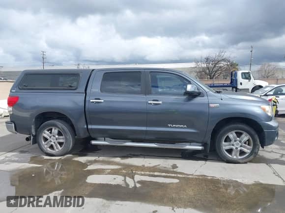 2007 Toyota Tundra Limited z VIN 5TFEV58137X032038, wystawiony jako IAAI lot #41788992 z przebiegiem 120 600 mil mil oraz . Historia ofert i sprzedaży dostępna na DreamBid. Obrazek 13.